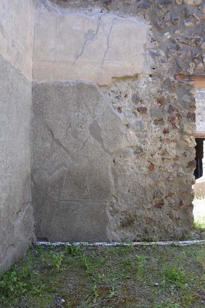 IX.5.9 Pompeii. May 2017. Room “m”, looking towards west wall in south-west corner.
Foto Christian Beck, ERC Grant 681269 DÉCOR.