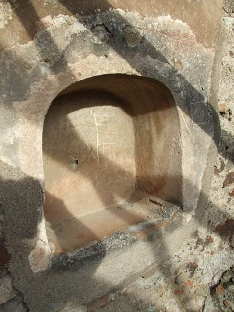IX.5.9 Pompeii. December 2007. Room “n”, arched niche in north wall of kitchen.