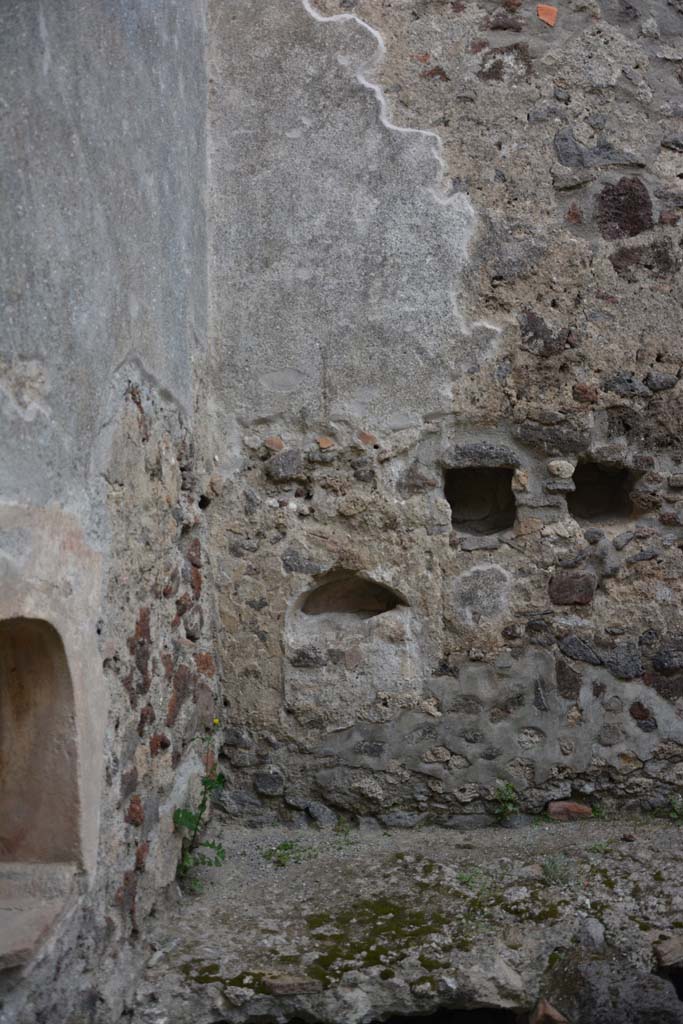 IX.5.9 Pompeii. March 2017. Room n, detail from north-east corner above hearth.
Foto Christian Beck, ERC Grant 681269 DÉCOR.