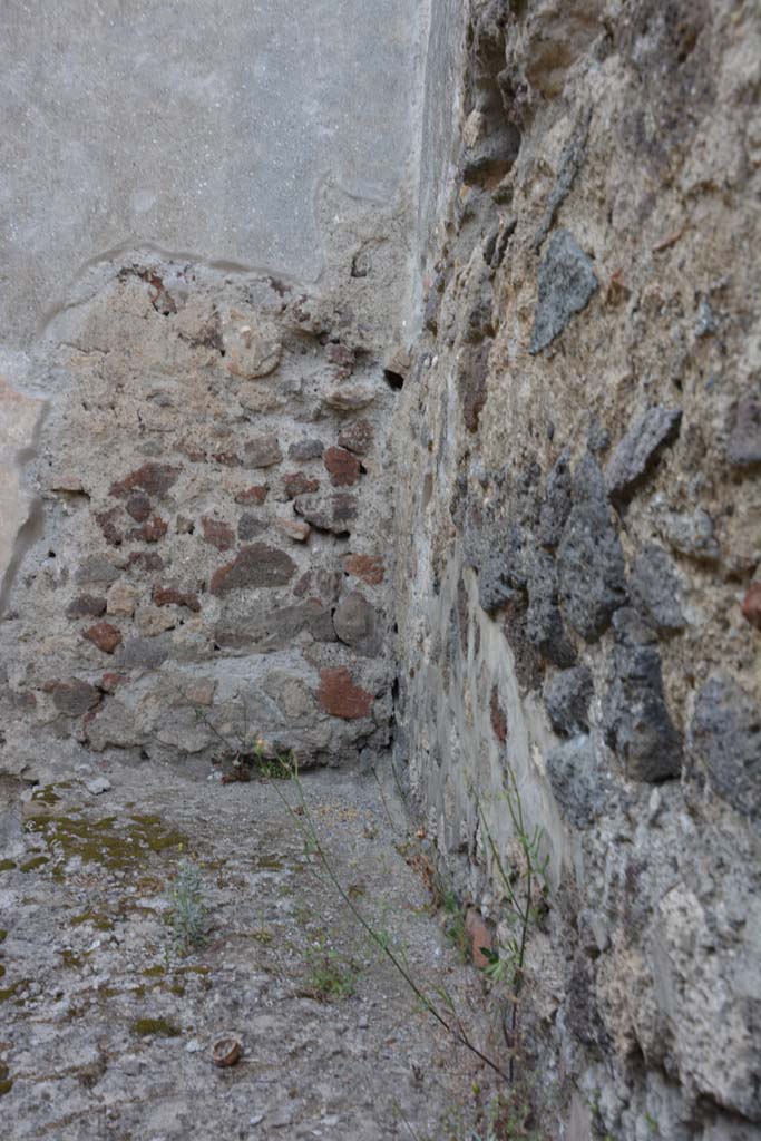 IX.5.9 Pompeii. May 2017. Room “n”, north-east corner above hearth.
Foto Christian Beck, ERC Grant 681269 DÉCOR.