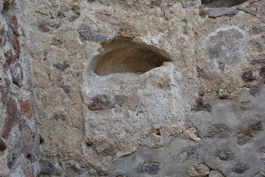 IX.5.9 Pompeii. May 2017. Room “n”, bricked-up niche in east wall.
Foto Christian Beck, ERC Grant 681269 DÉCOR.