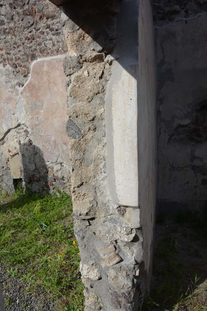 IX.5.9 Pompeii. May 2017. Room “o”, east side of doorway.
Foto Christian Beck, ERC Grant 681269 DÉCOR.