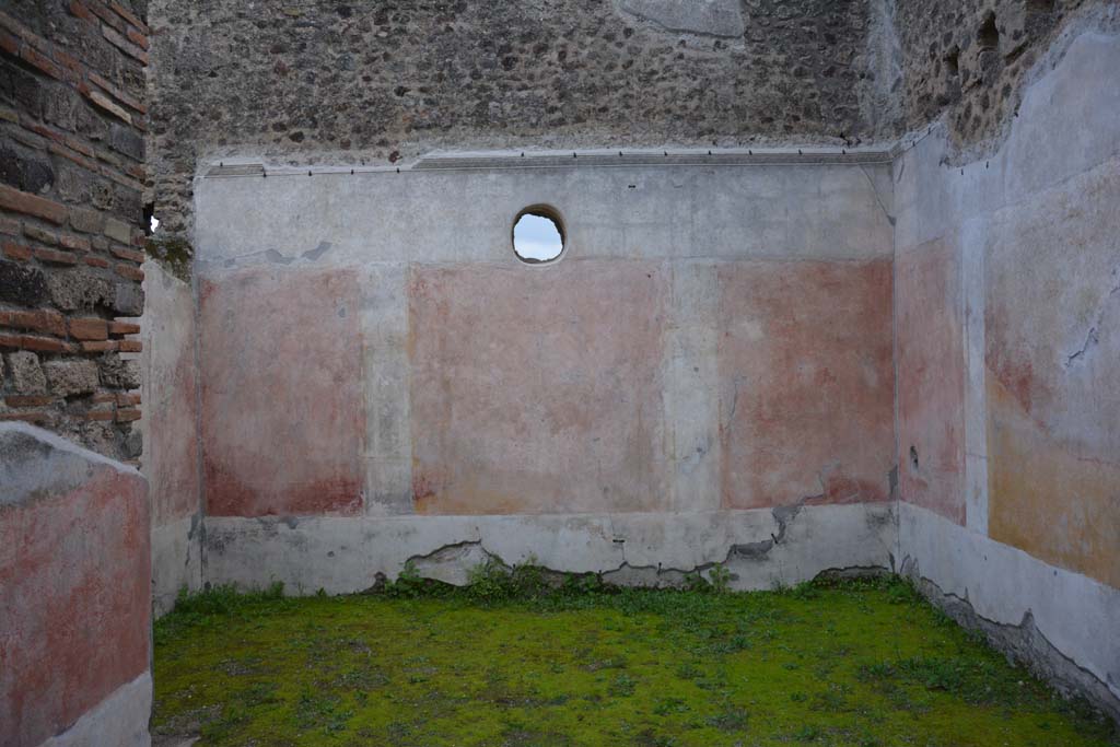 IX.5.9 Pompeii. March 2017. Room “p”, looking south through entrance doorway.
Foto Christian Beck, ERC Grant 681269 DÉCOR.