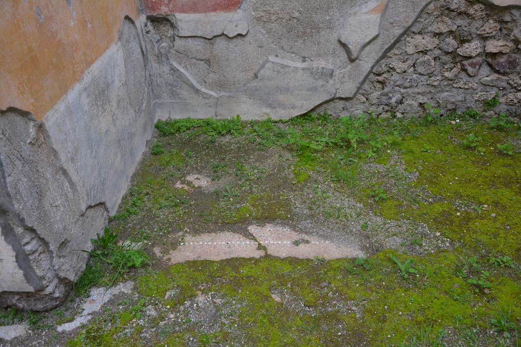 IX.5.9 Pompeii. March 2017. Room “p”, looking east across flooring in north-east corner.
Foto Christian Beck, ERC Grant 681269 DÉCOR.
