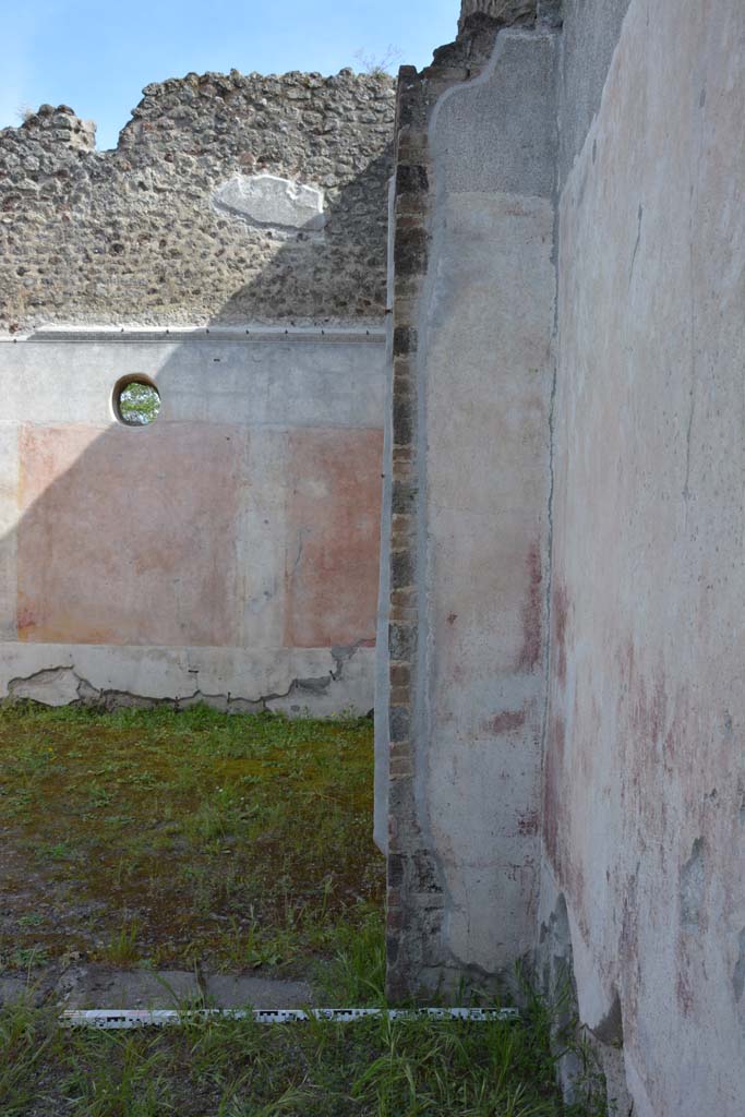 IX.5.9 Pompeii. May 2017. Room “i”, west side of doorway to room “p”, looking south.
Foto Christian Beck, ERC Grant 681269 DÉCOR.