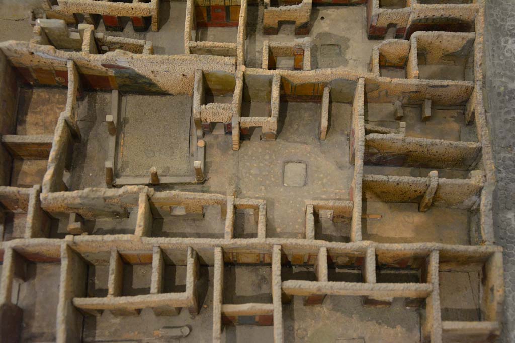IX.5.9 Pompeii, across centre. July 2017. Entrance doorway, on right into atrium, and with garden area, on left.
From cork model in Naples Archaeological Museum.
Foto Annette Haug, ERC Grant 681269 DÉCOR
