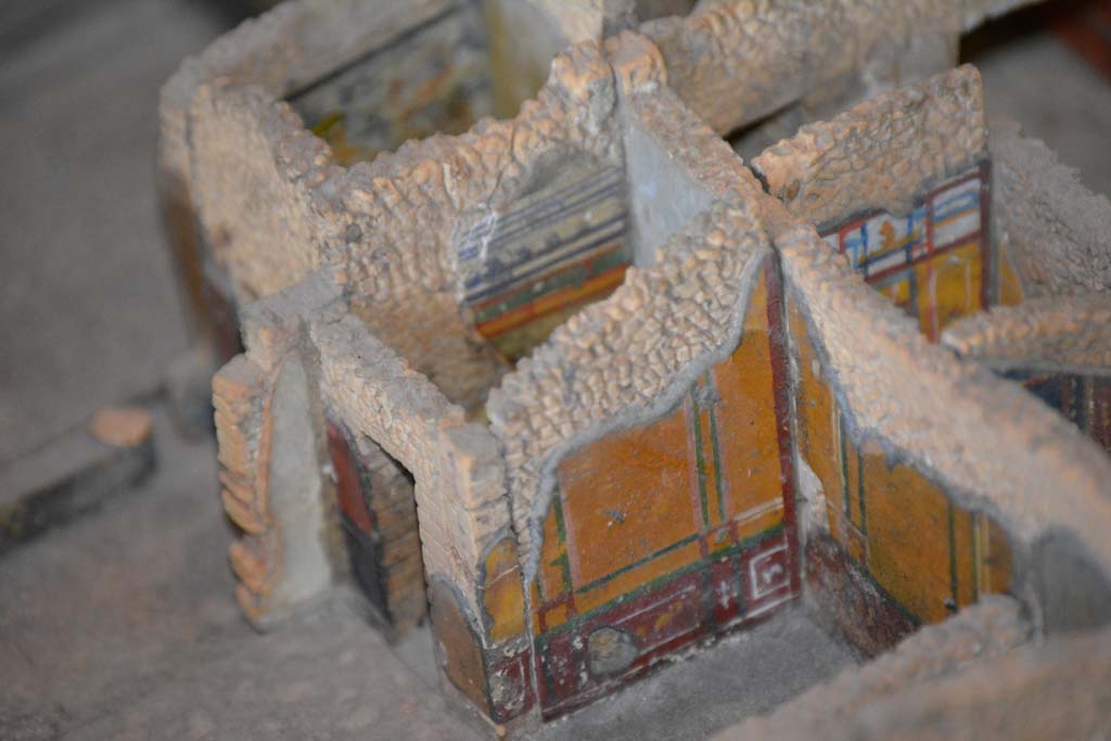 IX.5.9 Pompeii. July 2017. Looking towards south wall of room d, on west side of atrium, with doorway into room e.
From cork model in Naples Archaeological Museum.
Foto Annette Haug, ERC Grant 681269 DÉCOR