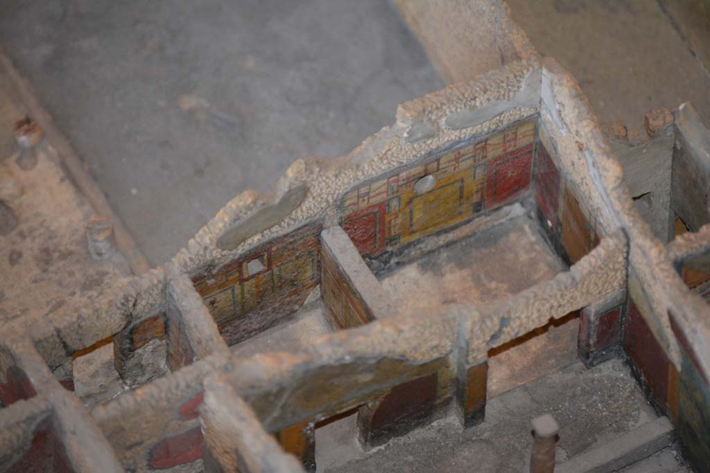 IX.5.9 Pompeii. July 2017. Detail of two rooms with decorated south walls on south side of peristyle garden.
On the left is a room with doorway from the peristyle of IX.5.14
From cork model in Naples Archaeological Museum.
Foto Annette Haug, ERC Grant 681269 DÉCOR