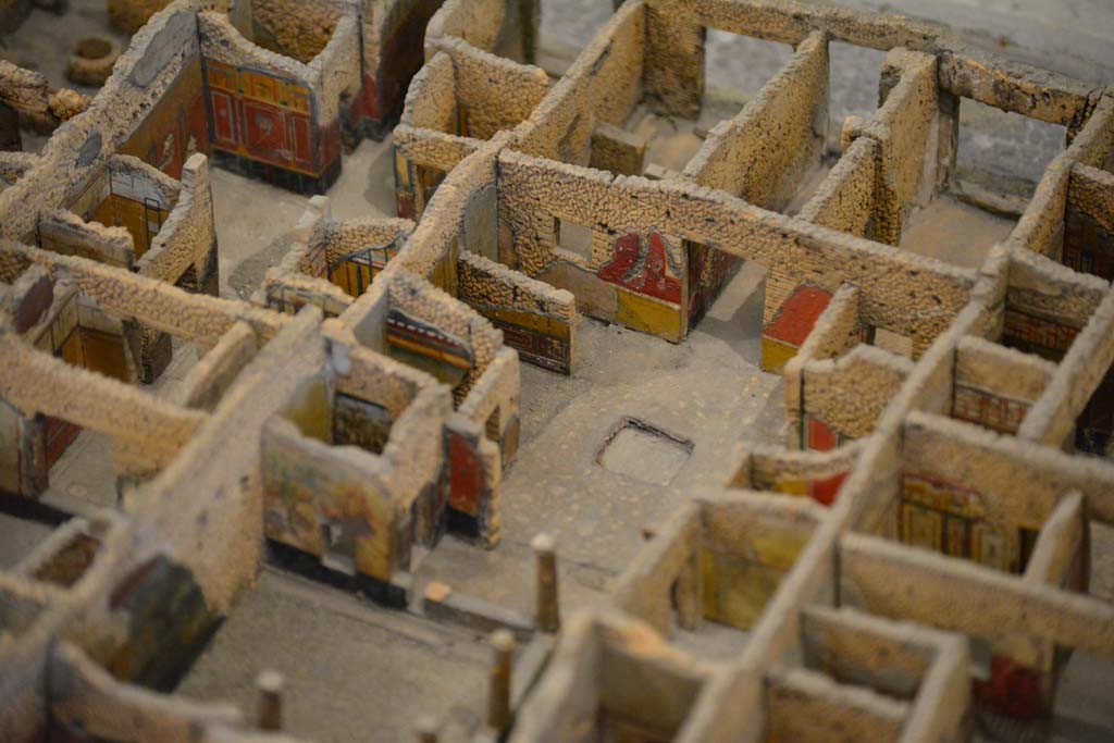 IX.5.9 Pompeii. July 2017.
Looking north-west towards peristyle and rooms on west side of atrium, with entrance corridor and doorway, top right.
From cork model in Naples Archaeological Museum.
Foto Annette Haug, ERC Grant 681269 DÉCOR