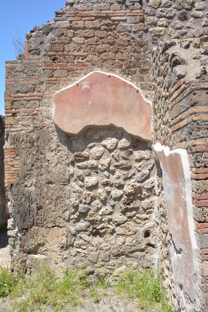 IX.5.9 Pompeii. May 2017.
Room “b”, looking towards north wall of atrium in north-east corner, on east side of entrance corridor/fauces.
Foto Christian Beck, ERC Grant 681269 DÉCOR.