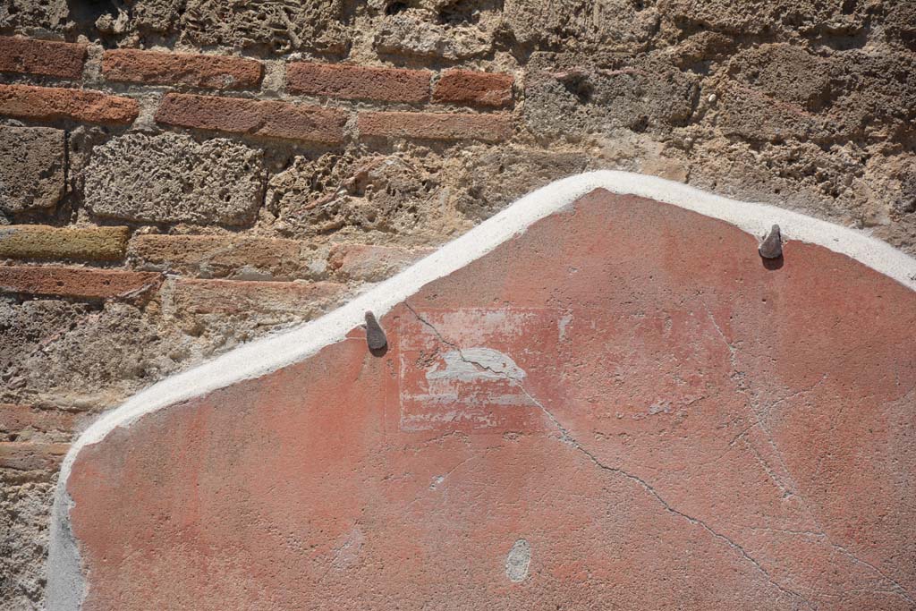 IX.5.9 Pompeii. May 2017.
Room “b”, looking towards north wall of atrium in north-east corner, with remains of painted panel.
Foto Christian Beck, ERC Grant 681269 DÉCOR.