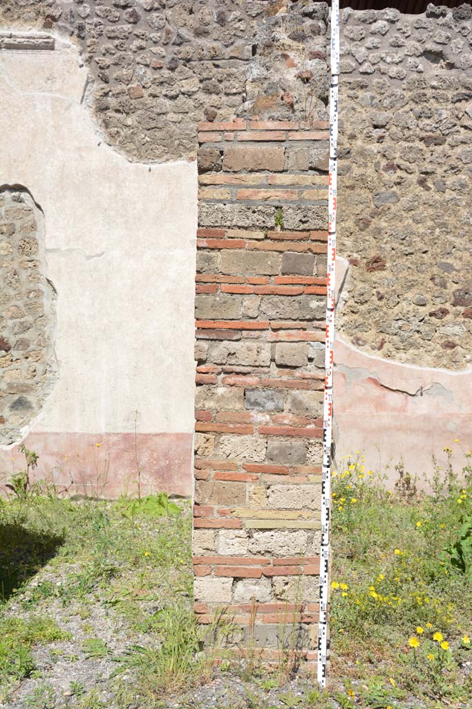 IX.5.9 Pompeii. May 2017.
Room “b”, looking east across atrium towards pilaster between room “f” and “g”.
Foto Christian Beck, ERC Grant 681269 DÉCOR.
