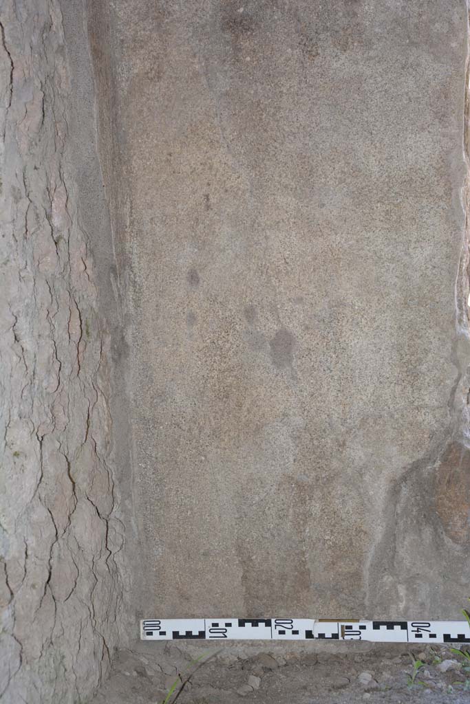 IX.5.9 Pompeii. May 2017. Room “e”, lower east wall at north end.
Foto Christian Beck, ERC Grant 681269 DÉCOR.