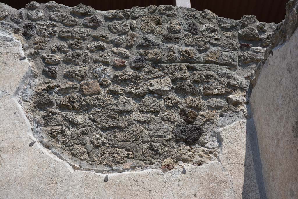 IX.5.9 Pompeii. May 2017. Room “f”, upper east wall at south end.
Foto Christian Beck, ERC Grant 681269 DÉCOR.