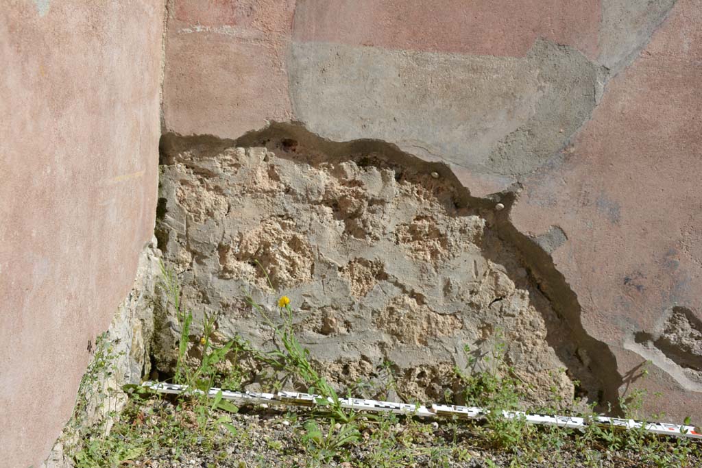 IX.5.9 Pompeii. May 2017. Room “g”, lower south wall in south-east corner.
Foto Christian Beck, ERC Grant 681269 DÉCOR.