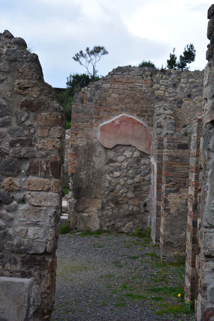 IX.5.9 Pompeii. March 2017.
Room “g”, looking north along east side of atrium “b” from near room “g”.
Foto Christian Beck, ERC Grant 681269 DÉCOR.