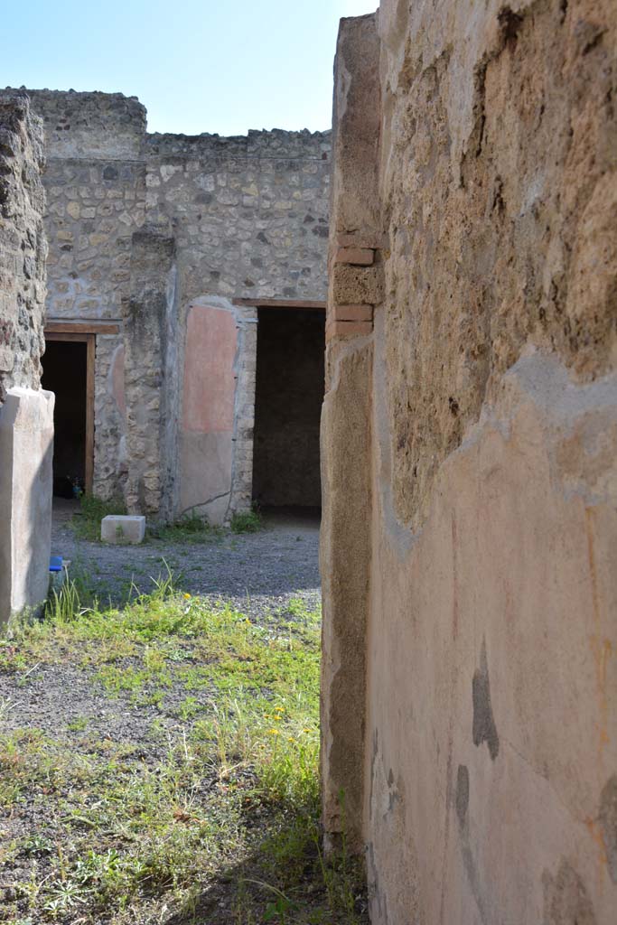 IX.5.9 Pompeii. May 2017.
Room “h”, looking west along north wall towards north-west corner.
Foto Christian Beck, ERC Grant 681269 DÉCOR.