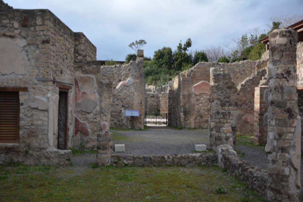 IX.5.9 Pompeii. March 2017. Room “i”, looking north towards north portico and atrium “b”.
Foto Christian Beck, ERC Grant 681269 DÉCOR.