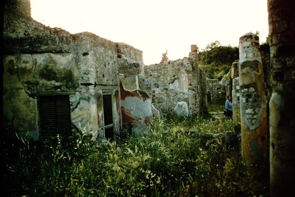 IX.5.9 Pompeii. 1957. Looking north from peristyle, across atrium to front entrance doorway. Photo by Stanley A. Jashemski.
Source: The Wilhelmina and Stanley A. Jashemski archive in the University of Maryland Library, Special Collections (See collection page) and made available under the Creative Commons Attribution-Non Commercial License v.4. See Licence and use details.
J57f0273