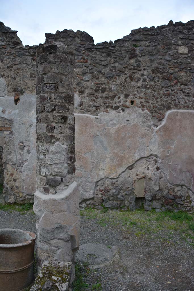 IX.5.9 Pompeii. March 2017. Room “i”, looking east in south-east corner.
Foto Christian Beck, ERC Grant 681269 DÉCOR.