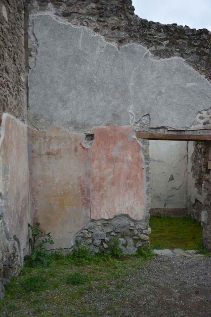 IX.5.9 Pompeii. March 2017.
Room “i”, south wall in south-east corner, on east side of doorway to room “o”.
Foto Christian Beck, ERC Grant 681269 DÉCOR.