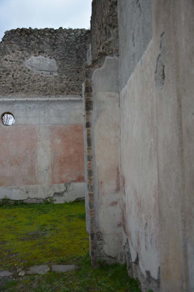IX.5.9 Pompeii. March 2017.
Room “i”, looking south towards pilaster on west side of doorway to room “p”.
Foto Christian Beck, ERC Grant 681269 DÉCOR.