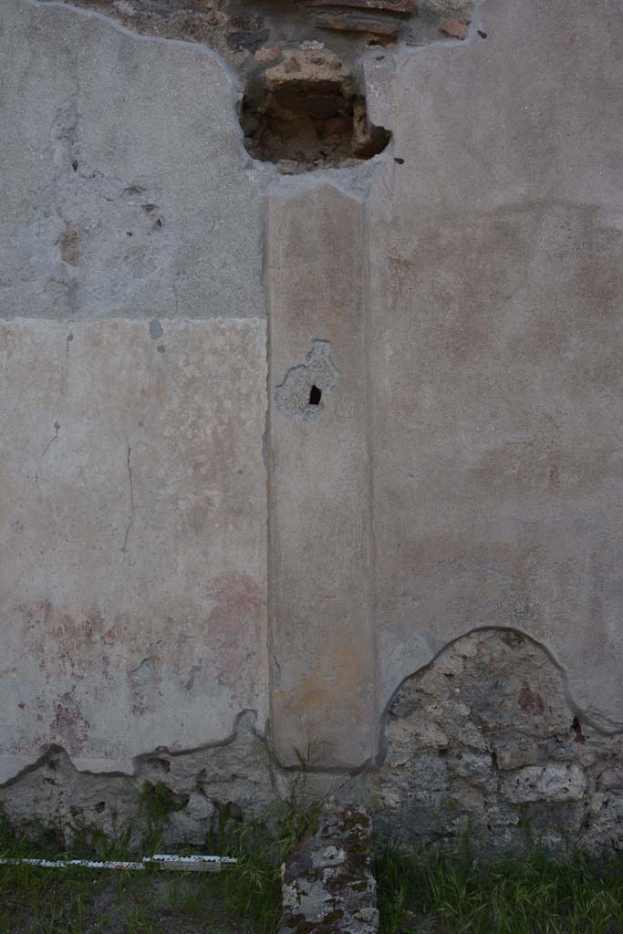 IX.5.9 Pompeii. May 2017.
Room “i”, looking west to separating pilaster between south portico and west wall of peristyle.
Foto Christian Beck, ERC Grant 681269 DÉCOR.