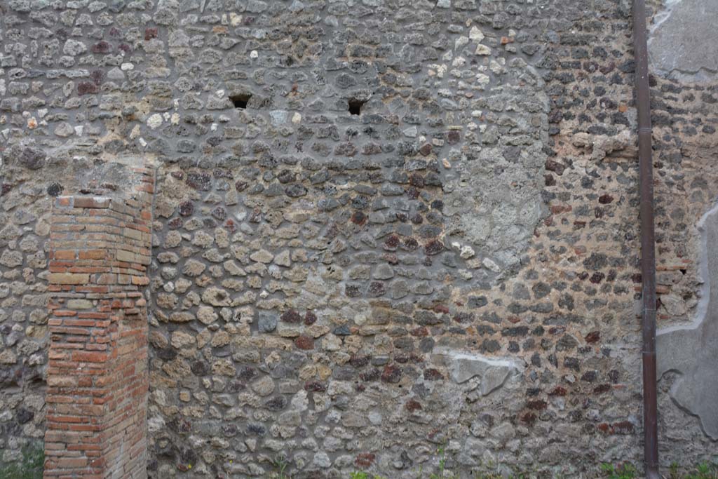 IX.5.10 Pompeii. May 2017. Looking towards upper east wall of large rear room.
Foto Christian Beck, ERC Grant 681269 DÉCOR.