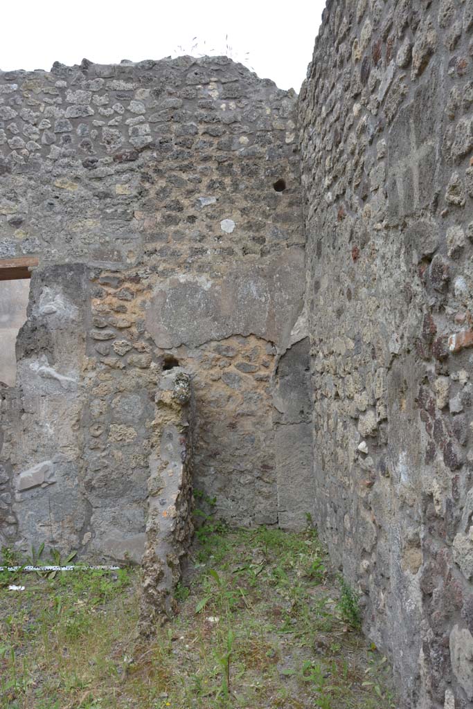 IX.5.10 Pompeii. May 2017. Looking south towards latrine in south-west corner.
Foto Christian Beck, ERC Grant 681269 DÉCOR.