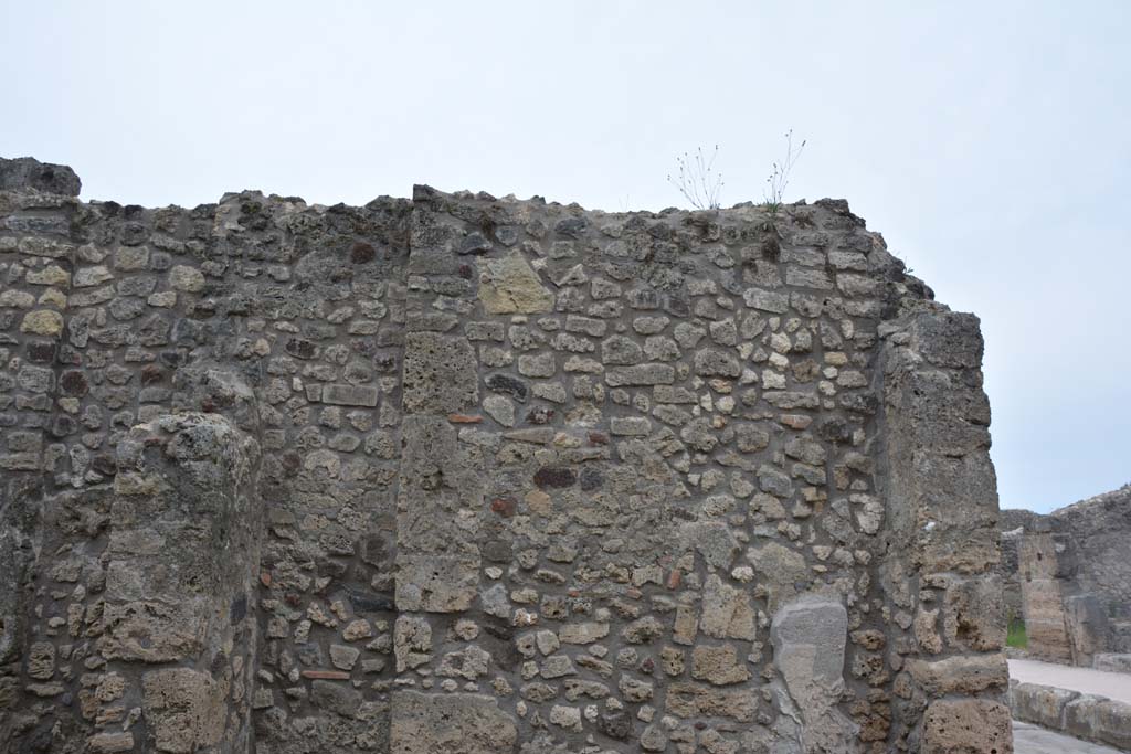 IX.5.10 Pompeii. May 2017. Upper west wall of shop-room at north end.
Foto Christian Beck, ERC Grant 681269 DÉCOR.