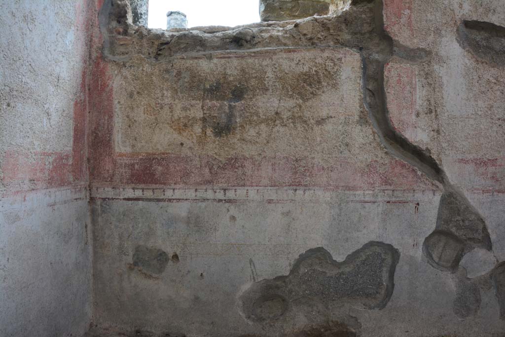 IX.5.11 Pompeii. March 2017. Room k, below window on south wall in south-east corner.  
Foto Christian Beck, ERC Grant 681269 D�COR.

