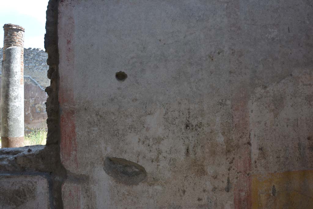 IX.5.11 Pompeii. May 2017. Room k, panel on west side of window on south wall with faded figure of Urania. 
Foto Christian Beck, ERC Grant 681269 D�COR.
