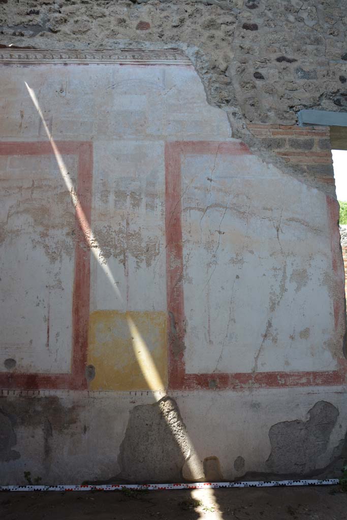 IX.5.11 Pompeii. May 2017.
Room k, centre panel and panel on west side of doorway on north wall.
Foto Christian Beck, ERC Grant 681269 DÉCOR.