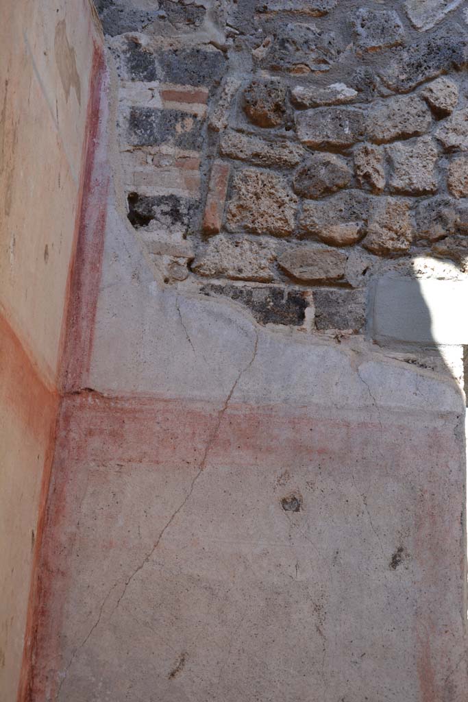 IX.5.11 Pompeii. May 2017. Room f, upper east wall in north-east corner.
Foto Christian Beck, ERC Grant 681269 D�COR.
