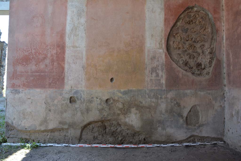 IX.5.11 Pompeii. May 2017. Room e, looking towards lower south wall.
Foto Christian Beck, ERC Grant 681269 DÉCOR.