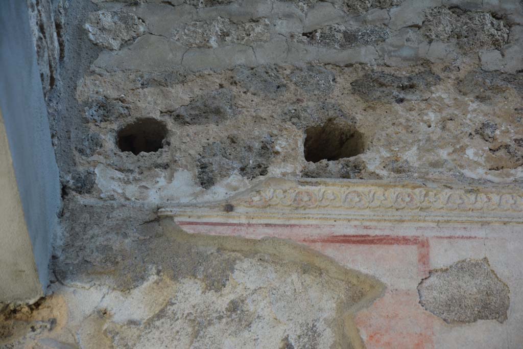 IX.5.11 Pompeii. May 2017. Room e, detail of stucco frieze from upper south wall at east end.
Foto Christian Beck, ERC Grant 681269 DÉCOR.