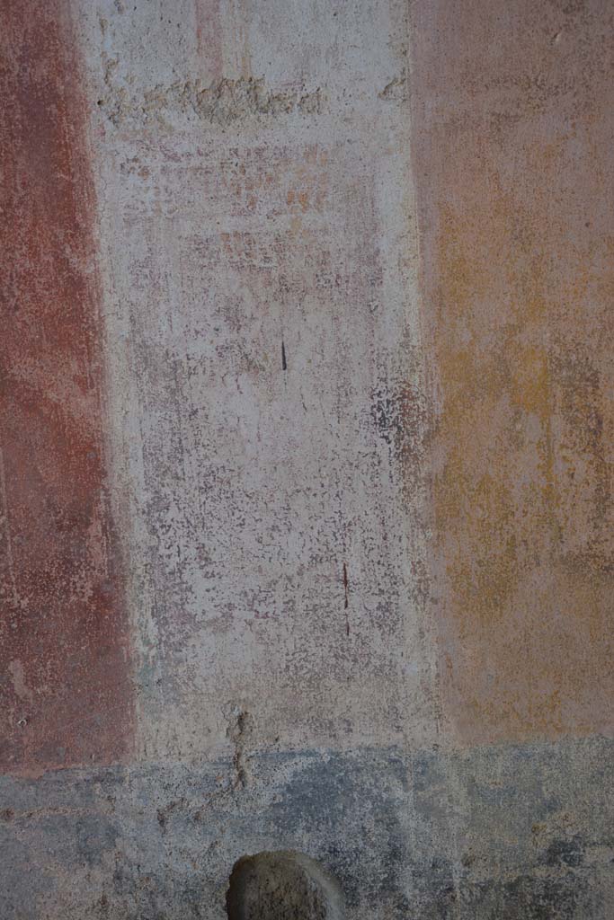 IX.5.11 Pompeii. May 2017.
Room e, panel with detail of remains of architectural view on east end of central panel on south wall.
Foto Christian Beck, ERC Grant 681269 DÉCOR.