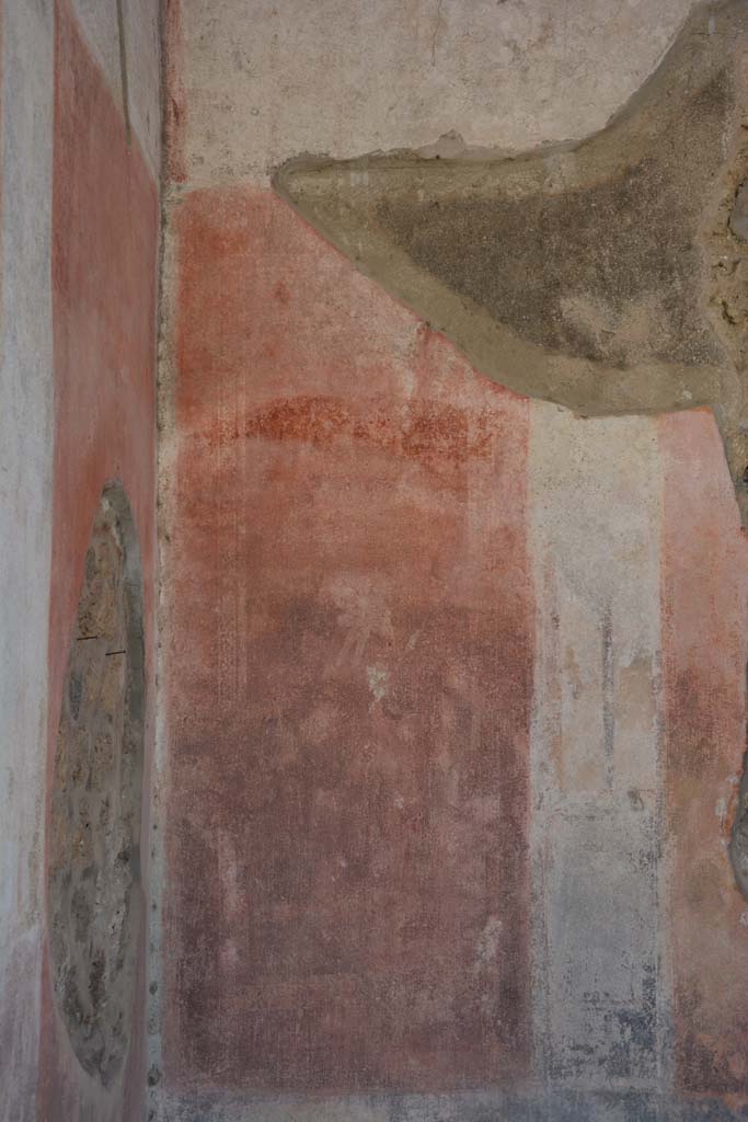 IX.5.11 Pompeii. May 2017. 
Room e, side red panel with painting of a flying cupid from west wall at south end.  
Foto Christian Beck, ERC Grant 681269 D�COR.
