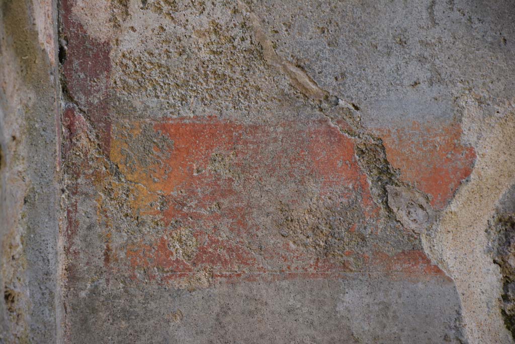 IX.5.11 Pompeii. May 2017. Room d, detail of remaining painted decoration on west wall at south end.
Foto Christian Beck, ERC Grant 681269 D�COR.

