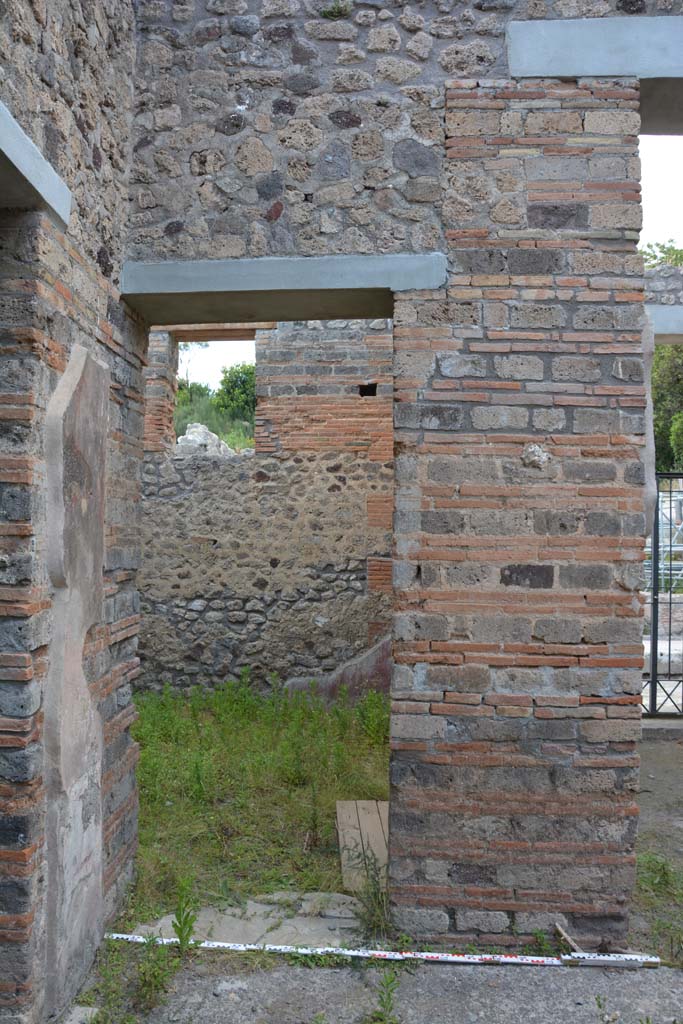 IX.5.11 Pompeii. May 2017. 
Room c, looking north through doorway in north-west corner of atrium b.
Foto Christian Beck, ERC Grant 681269 D�COR


