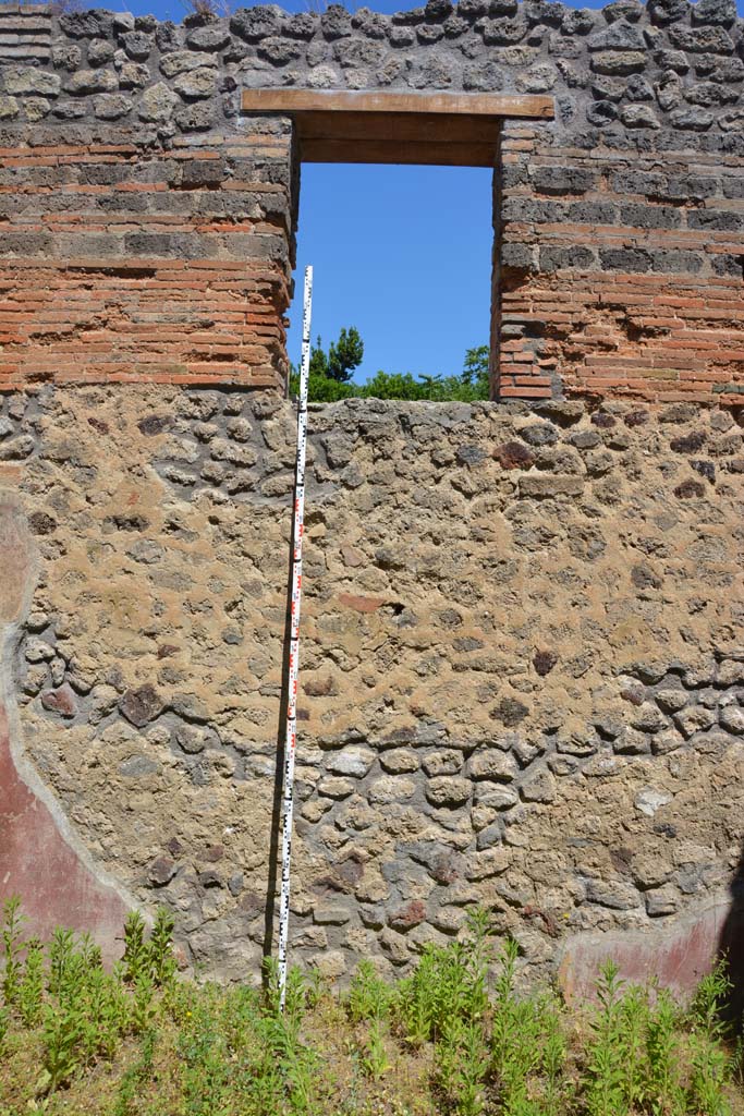 IX.5.11 Pompeii. May 2017. 
Room c, window in upper centre of north wall looking onto Via di Nola. 
Foto Christian Beck, ERC Grant 681269 D�COR
