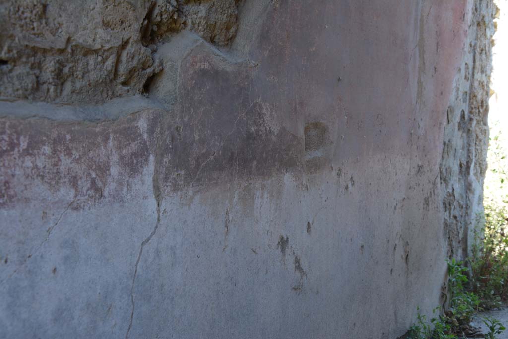 IX.5.11 Pompeii. May 2017. 
Room m, looking south along lower east wall, the middle zone of the wall would have been simply painted with red panels.
Foto Christian Beck, ERC Grant 681269 D�COR.
