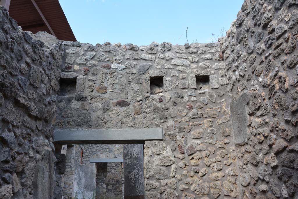 IX.5.11 Pompeii. May 2017. Room o, upper east wall.
Foto Christian Beck, ERC Grant 681269 DÉCOR.
