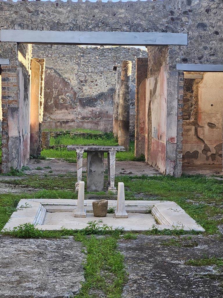 IX.5.11 Pompeii. November 2024.
Room b, atrium. Looking south across impluvium to tablinum and through to peristyle/garden.
Photo courtesy of Annette Haug.