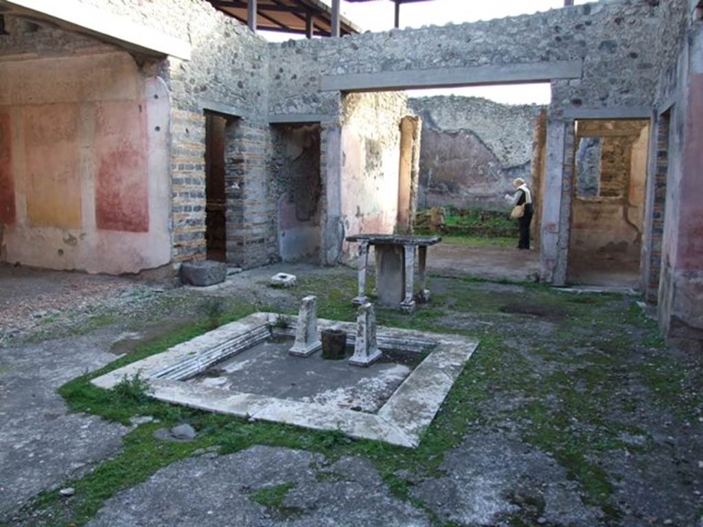 IX.5.11 Pompeii. December 2007. Room 1. Atrium looking south towards Tablinum and garden area..