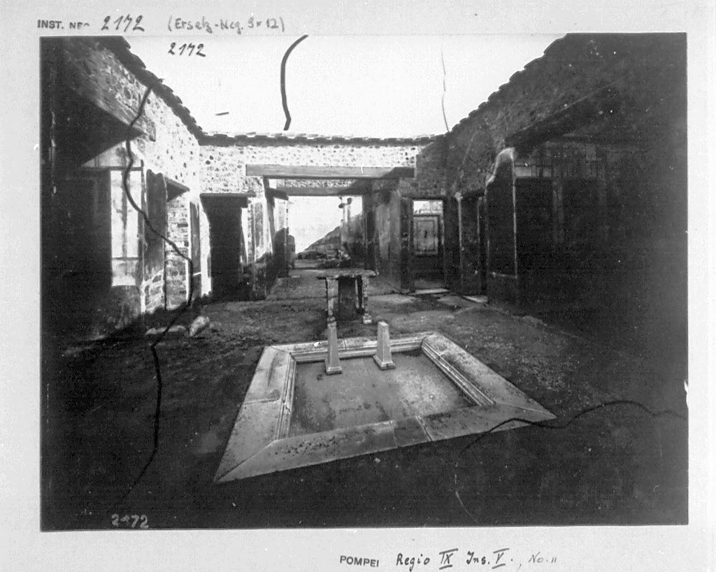IX.5.11 Pompeii. Old photo of atrium. Looking south towards tablinum.
DAIR E5 2172. Photo © Deutsches Archäologisches Institut, Abteilung Rom, Arkiv.