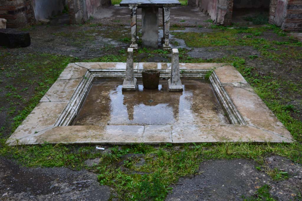 IX.5.11 Pompeii. March 2017. Atrium b, looking south across impluvium.
Foto Christian Beck, ERC Grant 681269 DÉCOR.