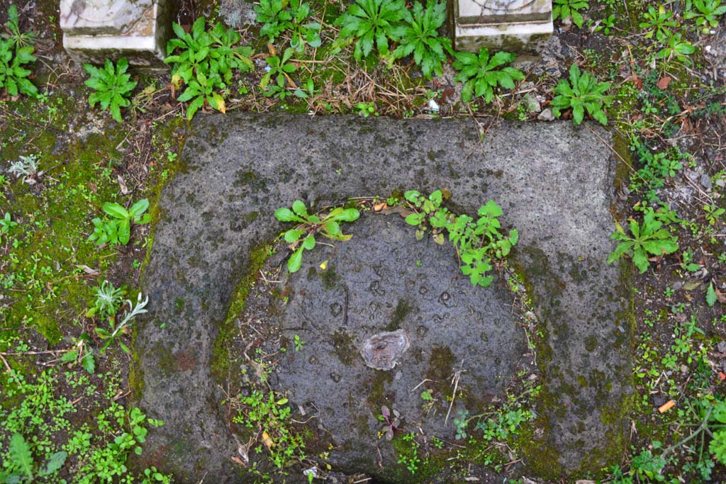 IX.5.11 Pompeii. March 2017. Atrium b, cistern-mouth near impluvium.
Foto Christian Beck, ERC Grant 681269 DÉCOR.