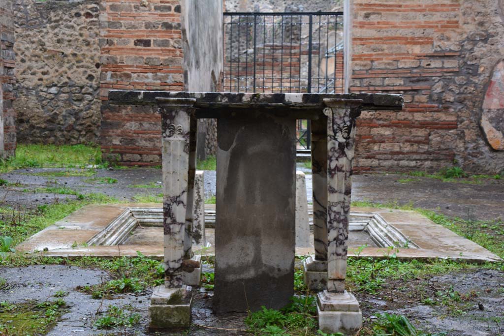 IX.5.11 Pompeii. March 2017. Atrium b, looking north from rear of impluvium.
Foto Christian Beck, ERC Grant 681269 DÉCOR.