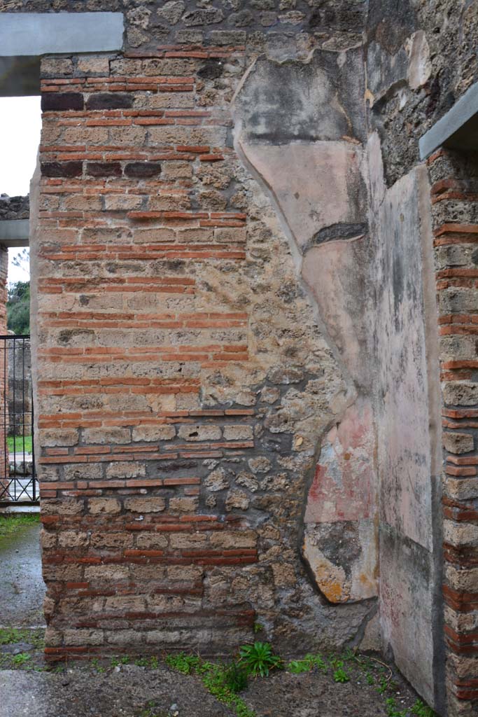 IX.5.11 Pompeii. March 2017. 
Room b, detail of remaining stucco on north wall in north-east corner.
Foto Christian Beck, ERC Grant 681269 DÉCOR.
